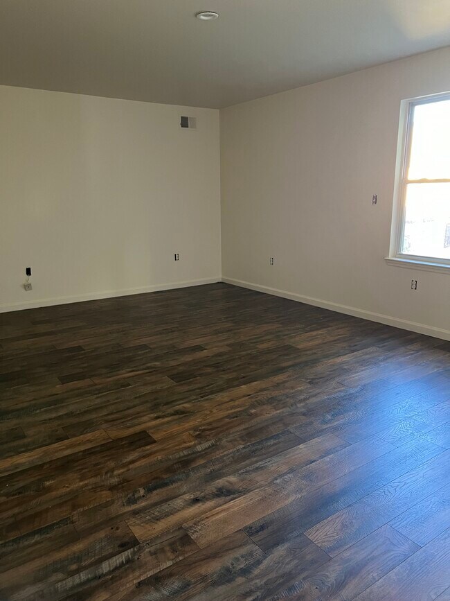 44 Elwood Ave in Newark, NJ - Building Photo - Building Photo