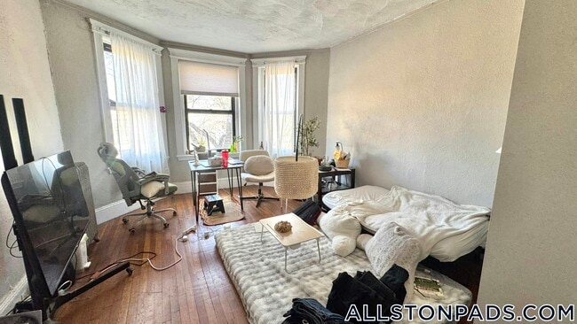 1056 Commonwealth Ave, Unit 32