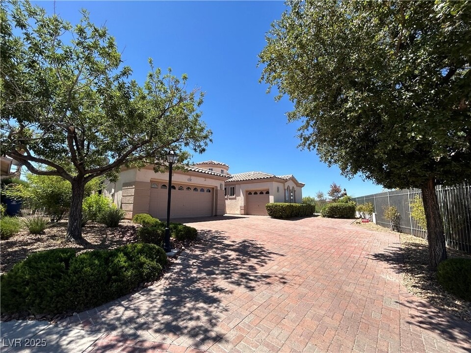 2997 Vía Meridiana in Henderson, NV - Building Photo