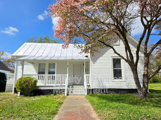 property at 511 S Flanner St