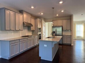 651 Sunset Park Dr in Suwanee, GA - Building Photo - Building Photo