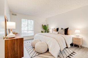 Alosta Place in Azusa, CA - Building Photo