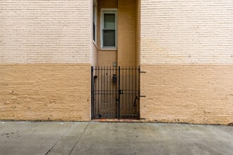 1316 Irving St NW, Unit Garden Level in Washington, DC - Foto de edificio - Building Photo