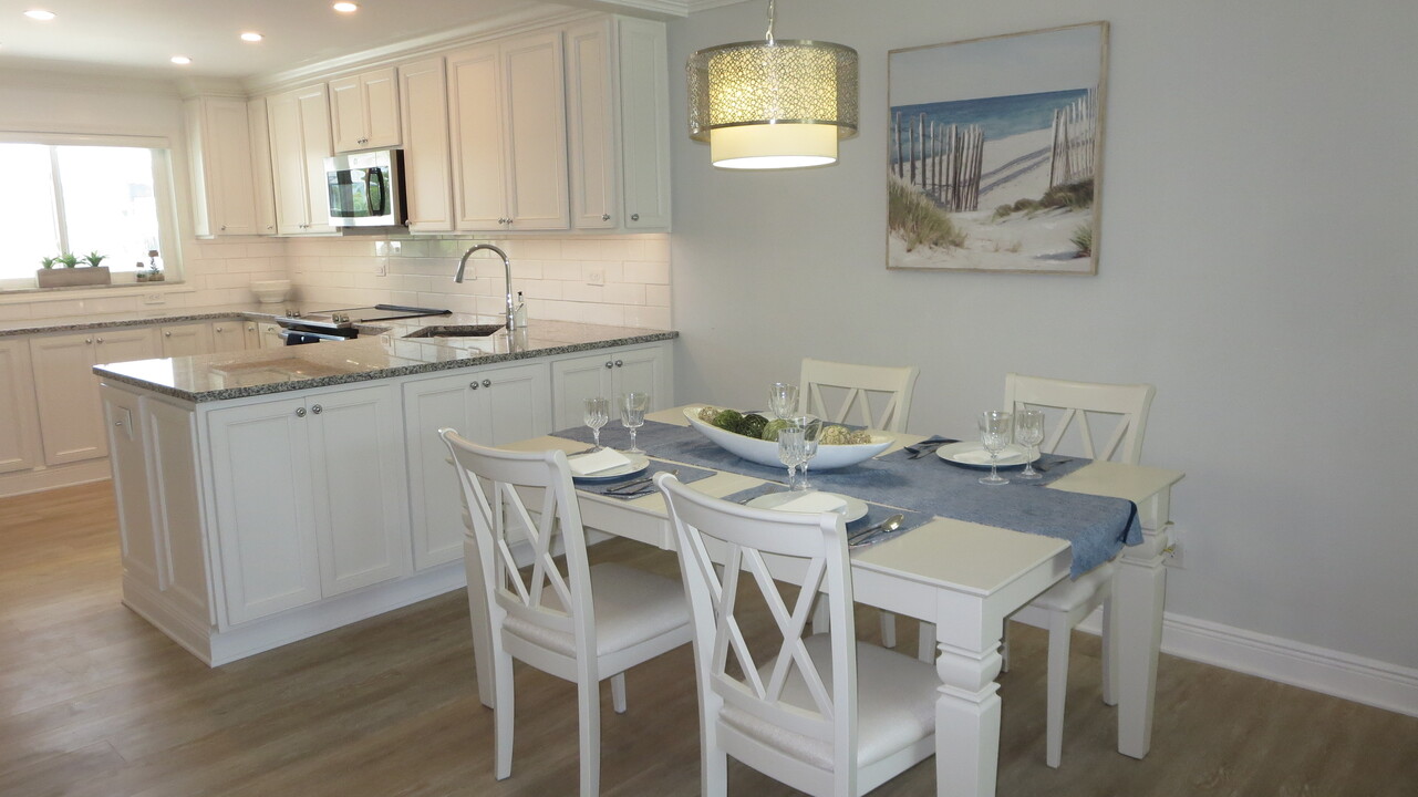 1100 8th Ave S, Unit A203 in Naples, FL - Foto de edificio