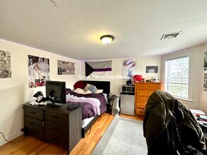 107 Fisher Ave, Unit 1 in Boston, MA - Foto de edificio - Building Photo