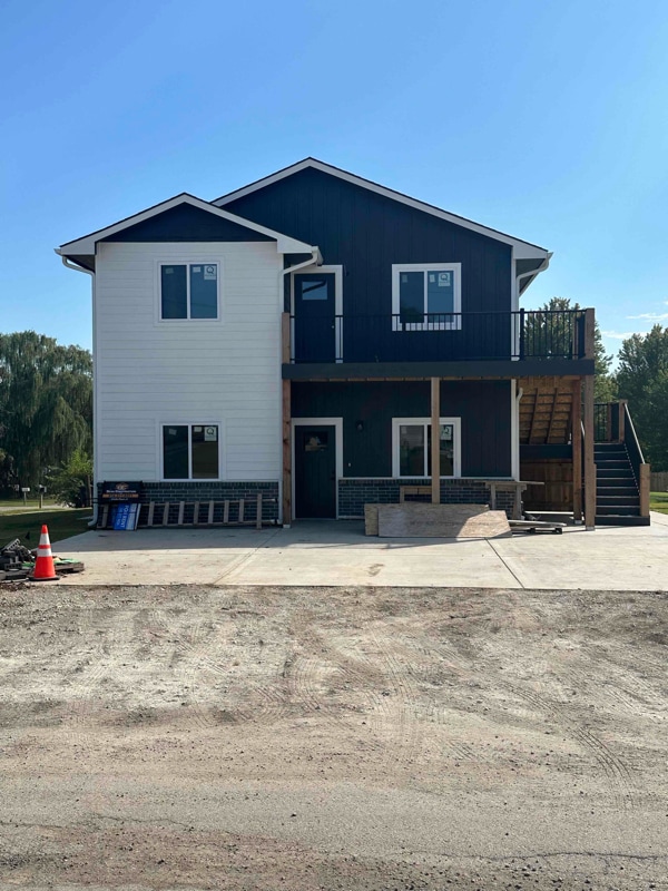 property at 525 E 10th Ave