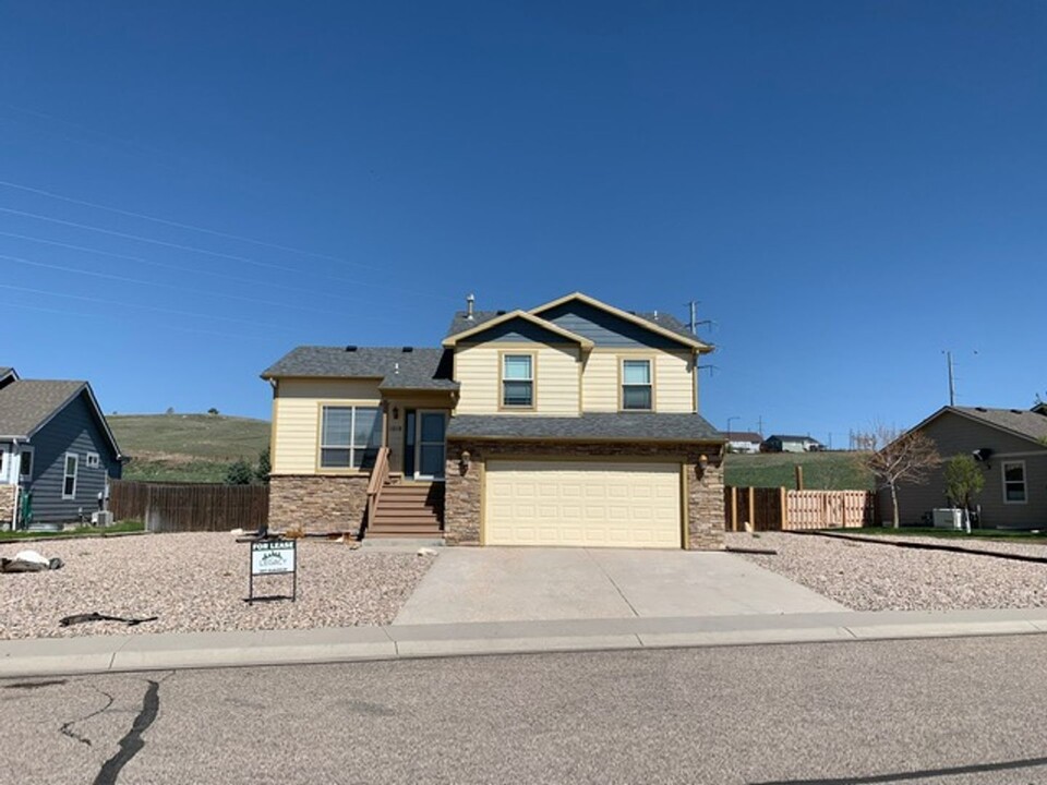 1018 Concerto Lane in Cheyenne, WY - Foto de edificio