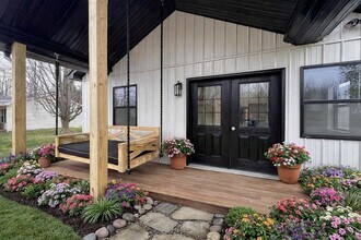 7127 Grand River Ave in Saranac, MI - Foto de edificio - Building Photo