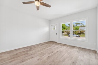 2568 Oak St in Panama City, FL - Building Photo - Building Photo
