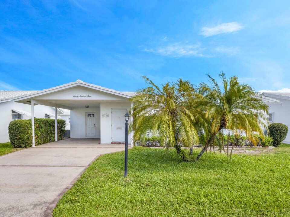1103 Reposo Ave in Boynton Beach, FL - Building Photo