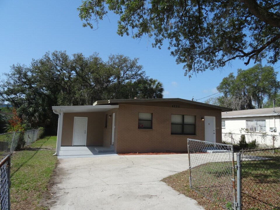 4220 W Laurel St in Tampa, FL - Building Photo