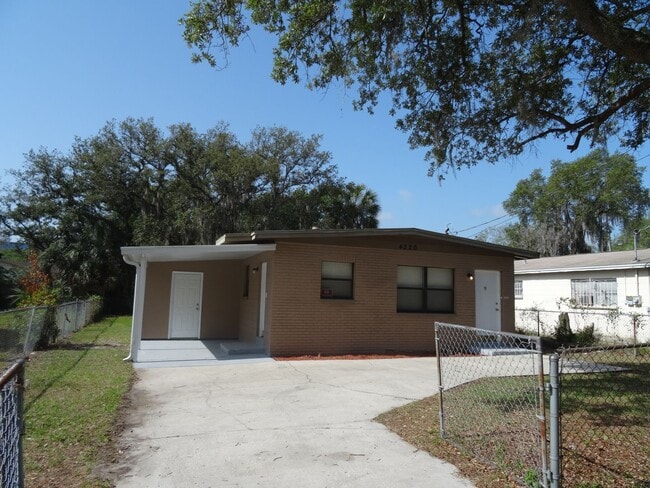 property at 4220 W Laurel St