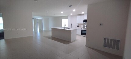 2305 Santa Barbara Blvd N in Cape Coral, FL - Building Photo - Building Photo