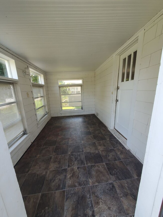 2506 28th St in Rock Island, IL - Building Photo - Building Photo