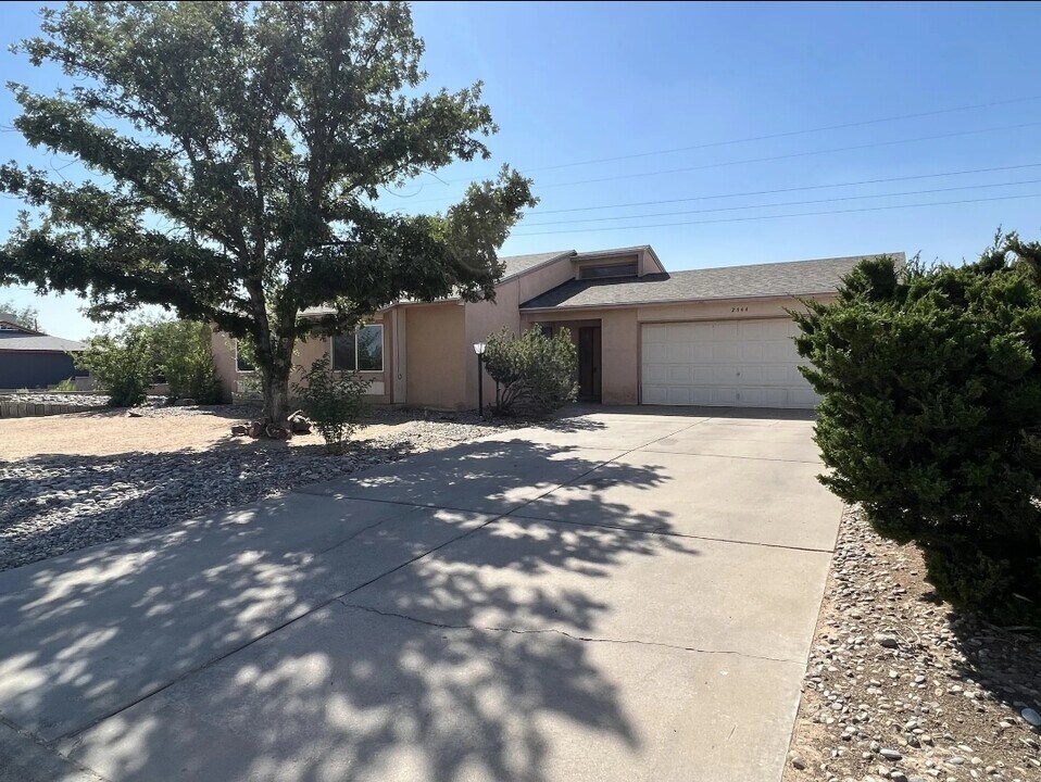 2344 Lema Rd SE in Rio Rancho, NM - Building Photo