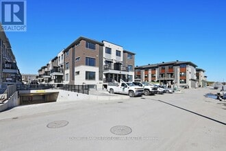 917 Creekway Private in Ottawa, ON - Building Photo - Building Photo