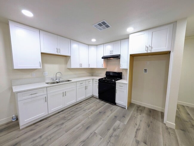 property at 1401 N Pennsylvania Ave