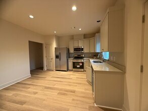 104 Kirkland St in Sanger, TX - Foto de edificio - Building Photo