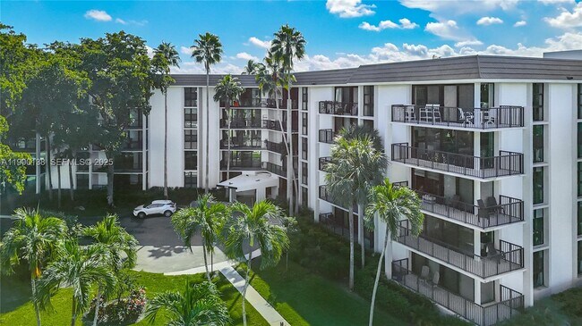 1350 River Reach Dr in Fort Lauderdale, FL - Building Photo - Building Photo