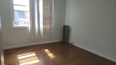 69 Mapes Ave, Unit 3 in Newark, NJ - Building Photo - Building Photo