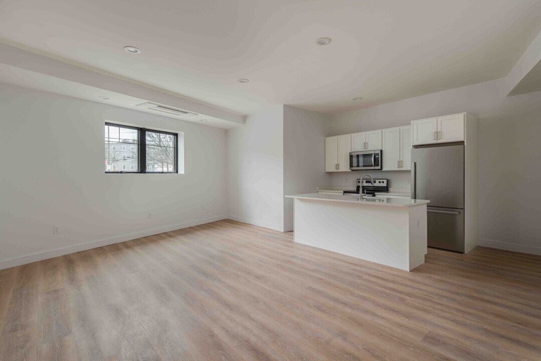 361 Admiral St in Providence, RI - Building Photo