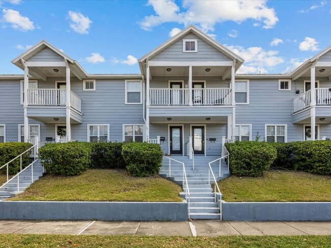 property at 945 N Fern Creek Ave