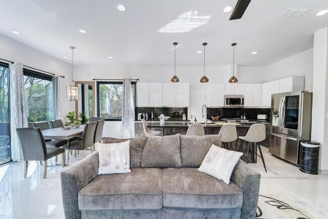 1409 E M. Franklin Ave in Austin, TX - Building Photo - Building Photo