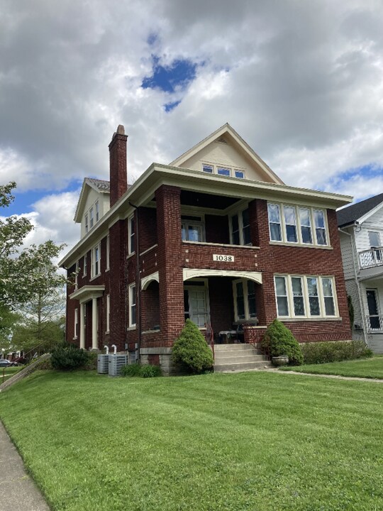 1038 Overlook Ave in Cincinnati, OH - Foto de edificio