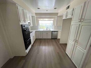 8121 Jason Ave in Los Angeles, CA - Building Photo - Building Photo