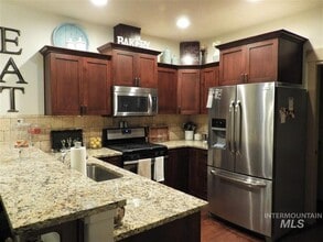 2084 W Pine Ave in Meridian, ID - Building Photo - Building Photo