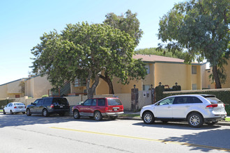 Leeward Village in Oxnard, CA - Foto de edificio - Building Photo