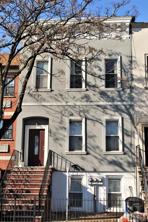 127 Eldert St in Brooklyn, NY - Building Photo