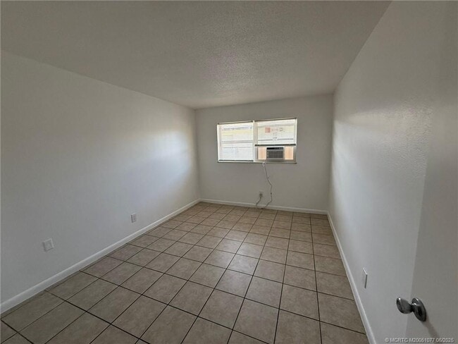 1865 40th Ave in Vero Beach, FL - Building Photo - Building Photo