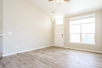 13103 Clayton Ct in Thornton, CO - Foto de edificio - Building Photo