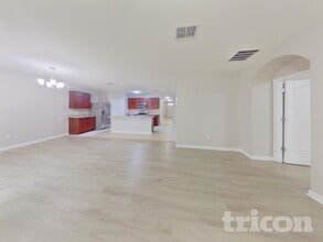 16185 Yelloweyed Dr in Clermont, FL - Foto de edificio - Building Photo