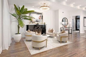 32 E Bellevue Plz in Chicago, IL - Foto de edificio - Building Photo