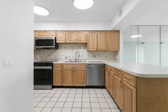 8711 Blind Pass Rd in St Pete Beach, FL - Building Photo - Building Photo