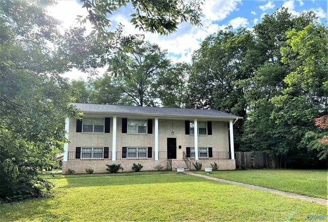 5630 Woodridge St SW in Huntsville, AL - Foto de edificio - Building Photo