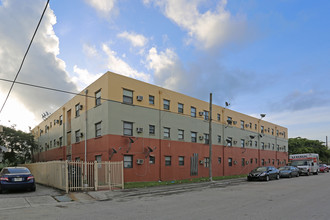 365 NW 8th St in Miami, FL - Building Photo - Building Photo