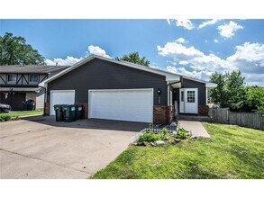 1142 Cheery Ln NE in Minneapolis, MN - Foto de edificio - Building Photo