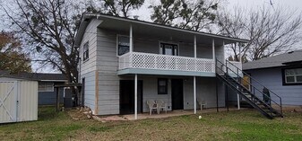 609 1/2 W. Burney St in Madill, OK - Building Photo