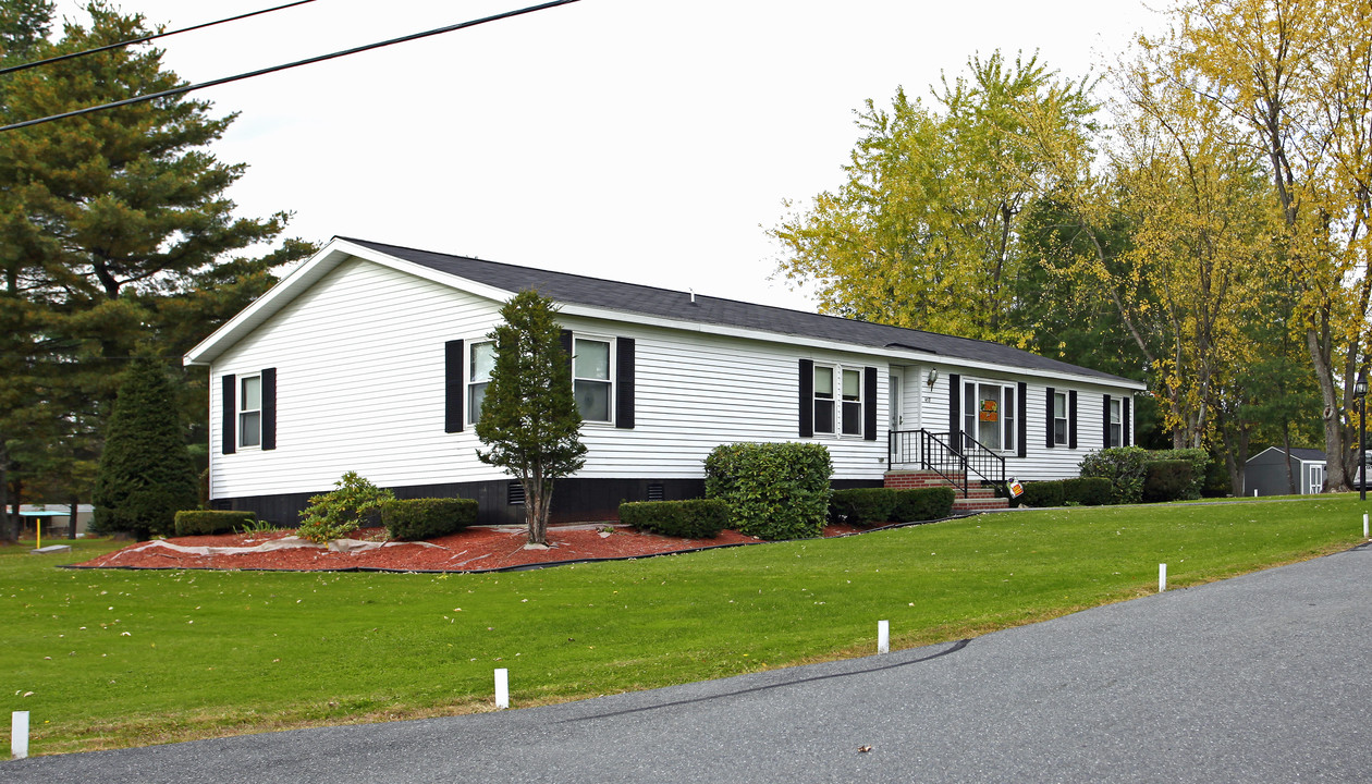 Countryside Mobile Home Park in Waterville, ME - Foto de edificio