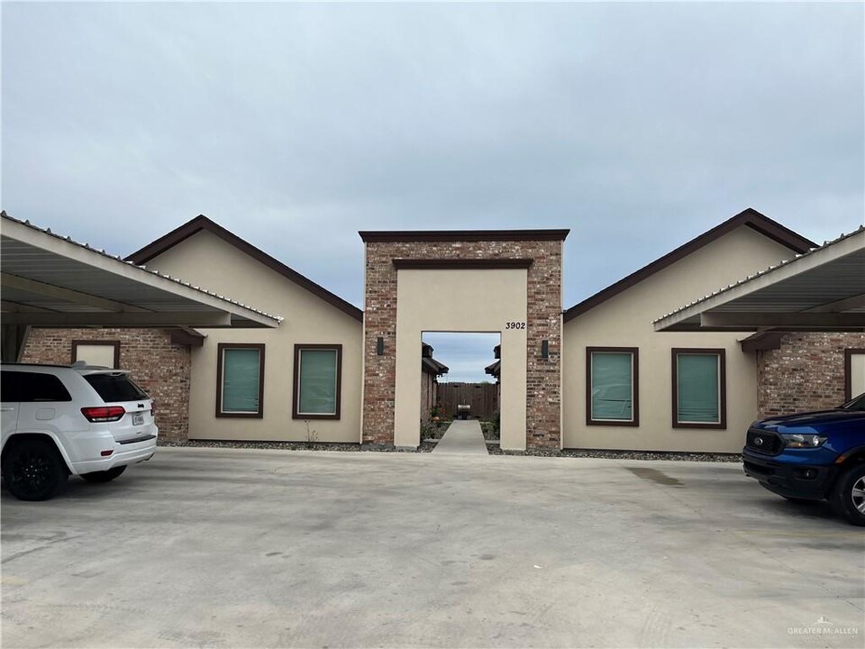 3902 Paola St in Edinburg, TX - Building Photo