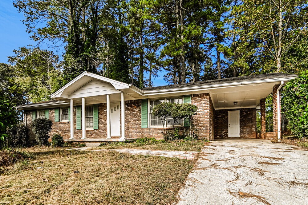 2107 Hilton Dr in Decatur, GA - Foto de edificio