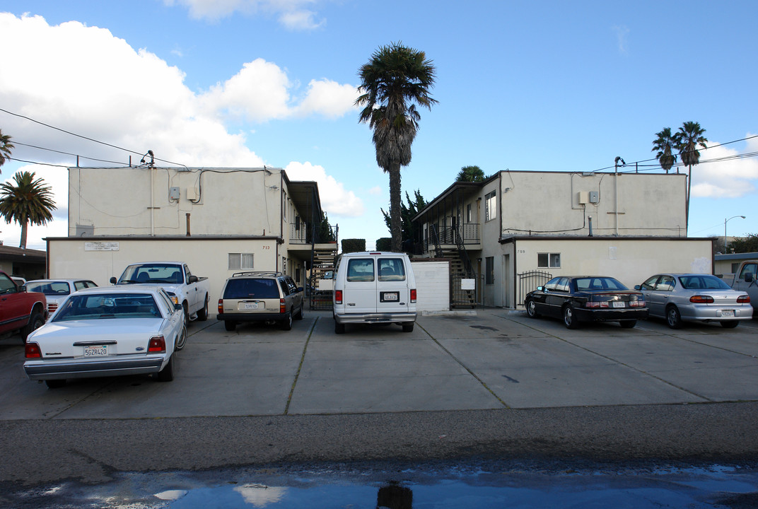 709-713 N E St in Lompoc, CA - Building Photo