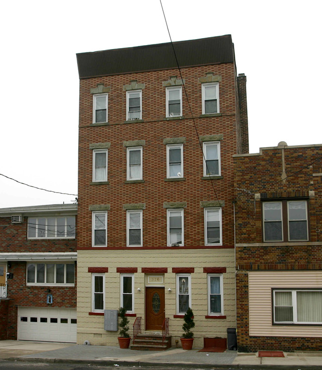 376 Walker St in Fairview, NJ - Foto de edificio - Building Photo