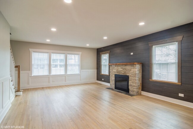 116 E Main St in Lake Zurich, IL - Building Photo - Building Photo