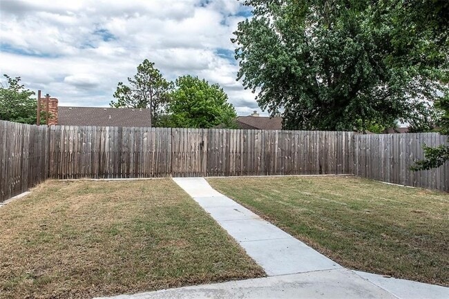 908 Elm St. in Weatherford, OK - Building Photo - Building Photo