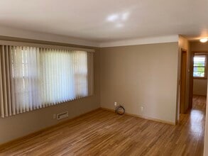 3477 5th St NE in Minneapolis, MN - Foto de edificio - Building Photo