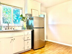 1114 Stannage Ave, Unit 1114 in Albany, CA - Building Photo - Building Photo